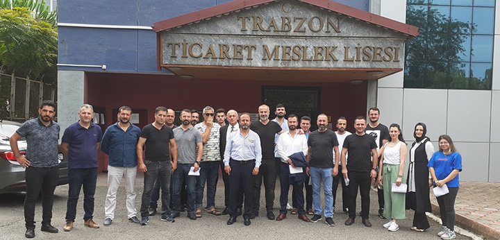 Taşınmaz Ticareti Hakkında Yönetmelik kapsamında emlakçı esnafı ve emlakçılık yapmak isteyen adaylar Trabzon'da sınava girdi.